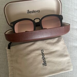 ILLESTEVA SARDINIA MIRRORED SQUARE SUNGLASSES